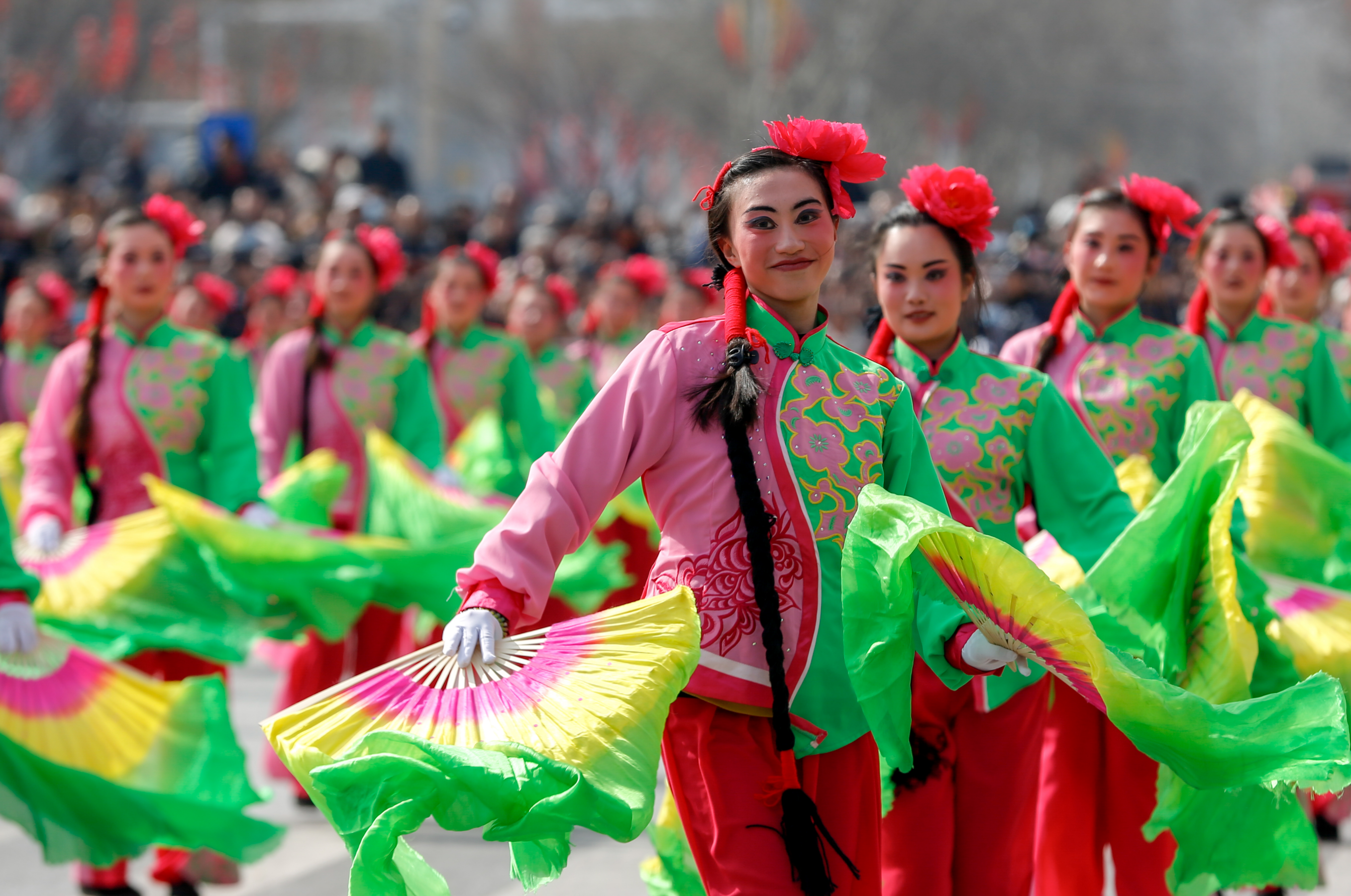 首页>新春映像>1/52月24日,元宵节榆林秧歌汇演汇演在榆林激情上演